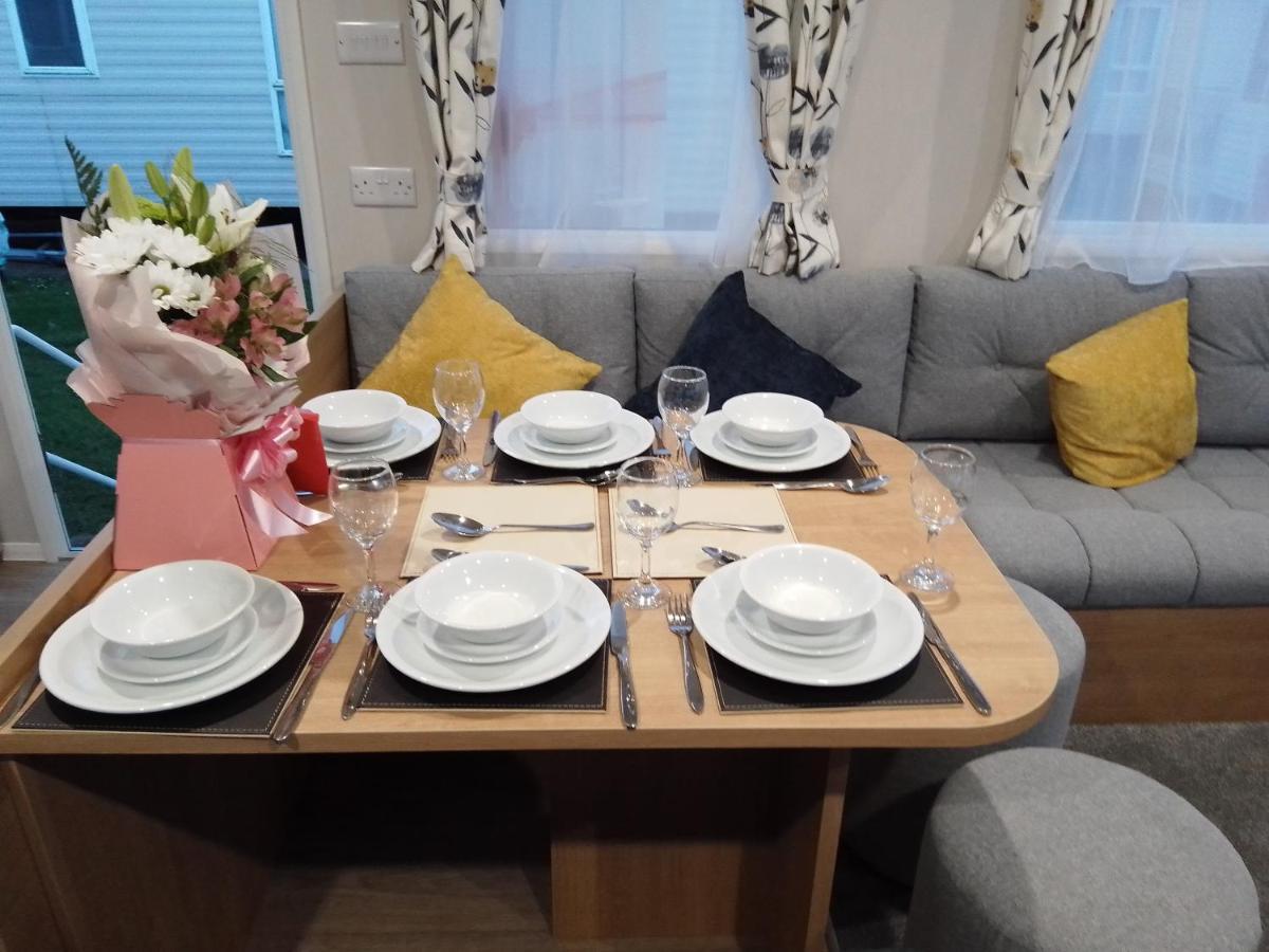 3 Bed ,Sleeps 8 Caravan California Cliffs Holiday Park Scratby エクステリア 写真